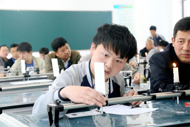 安徽颍上：中考体育理化加试开考(图2)
