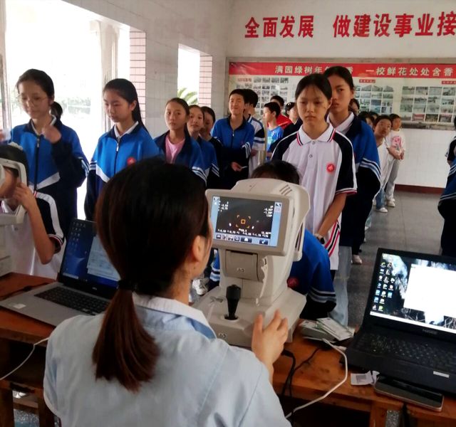 珍视眼部健康点亮光明未来宜宾市南溪四中开展学生视力健康检测(图2)