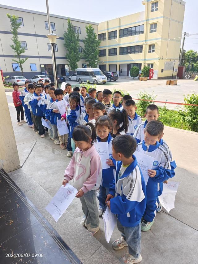 灞桥区狄寨小学开展2024年春季健康体检活动(图2)