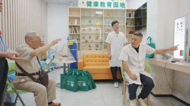 不仅仅是义诊医保知识小课堂也来了！2024年健康行走进福州社区(图11)