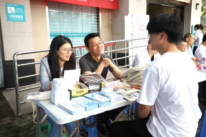不仅仅是义诊医保知识小课堂也来了！2024年健康行走进福州社区(图5)