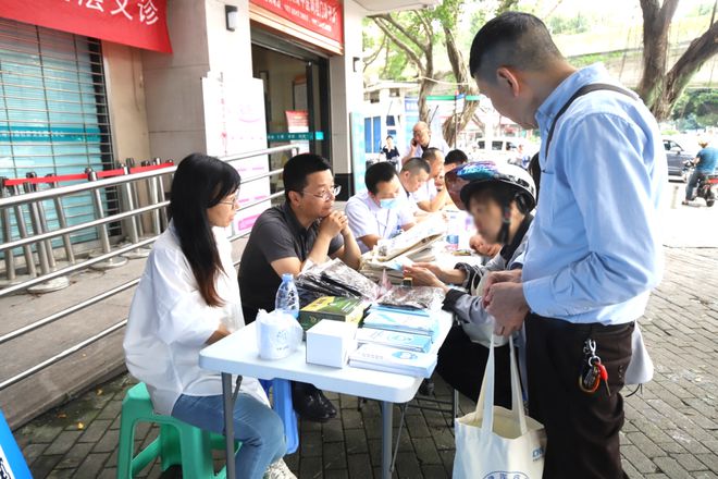 不仅仅是义诊医保知识小课堂也来了！2024年健康行走进福州社区(图3)