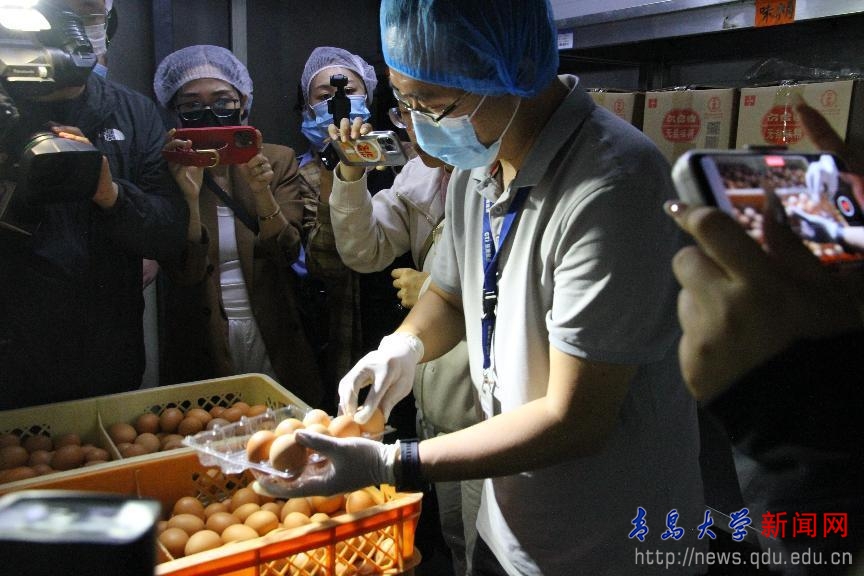 2024年青岛市食品安全“你点我检进校园”活动在我校举办(图4)