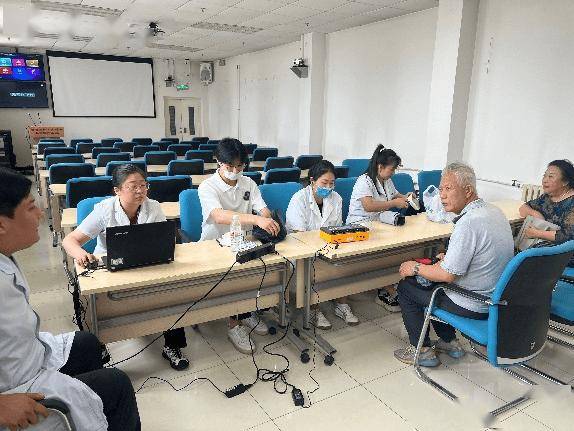 【妇产要闻】医学工程处开展“健康同行温暖相伴”义务检测血压计活动(图4)