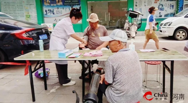 西平县妇幼保健院开展2024年老年健康宣传周义诊活动(图2)