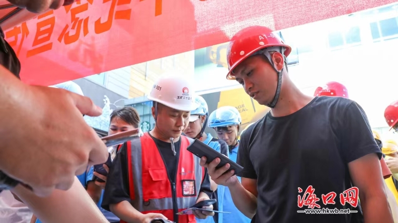2024年海南省工伤预防宣传活动走进海口商圈满满干货送给“城市奔跑者”(图4)