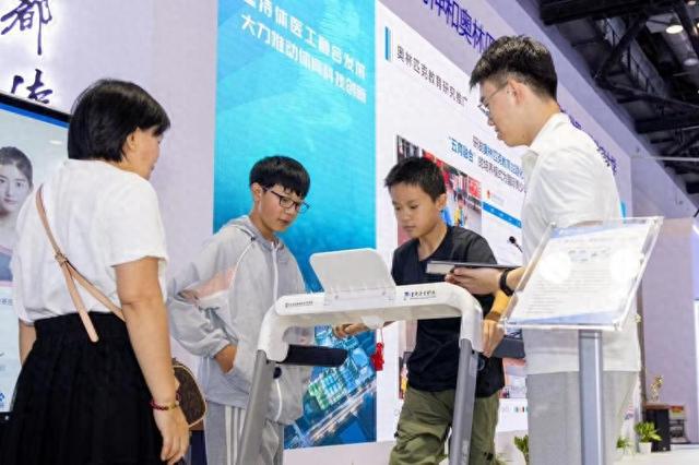 首都体育学院携体育科技创新成果参展2024科博会