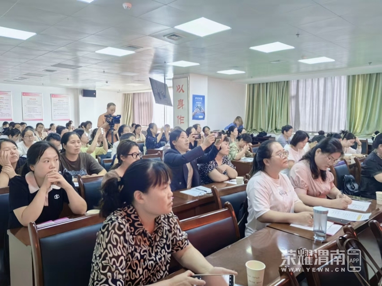 陕西省卫生健康适宜技术宫腔镜检查技术项目研讨暨启动会在渭南市妇幼保健院举办(图2)
