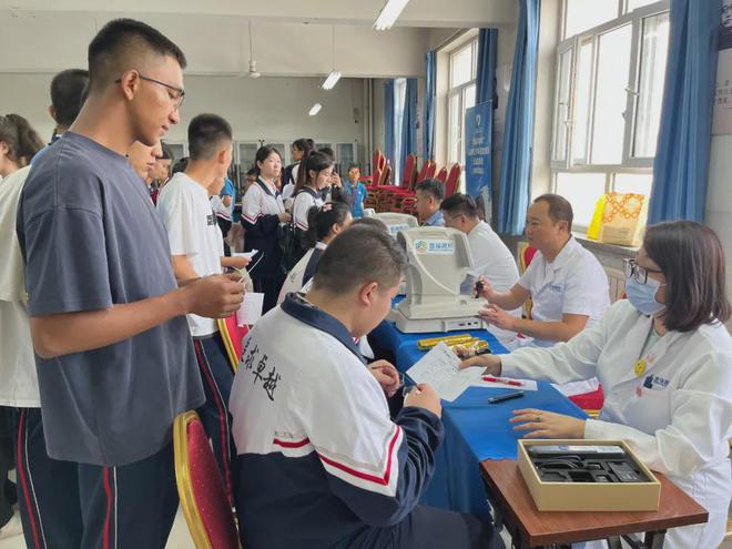 普瑞眼科眼健康检查进校园温暖守护每一份成长(图5)