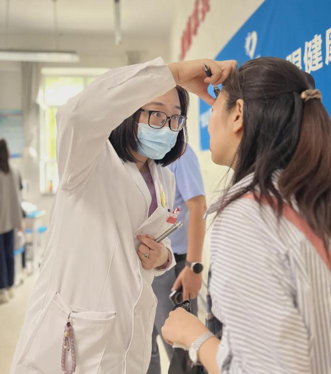 普瑞眼科眼健康检查进校园温暖守护每一份成长(图6)