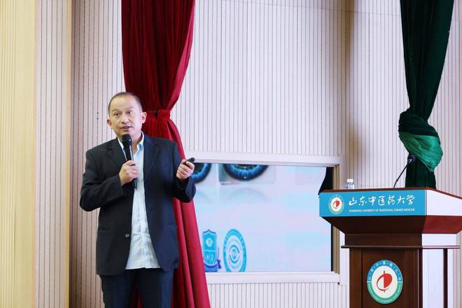 山东中医药大学附属眼科医院举办“助力学子摘镜圆梦——2024年眼健康关爱计划暨全飞秒摘镜”公益活动(图4)