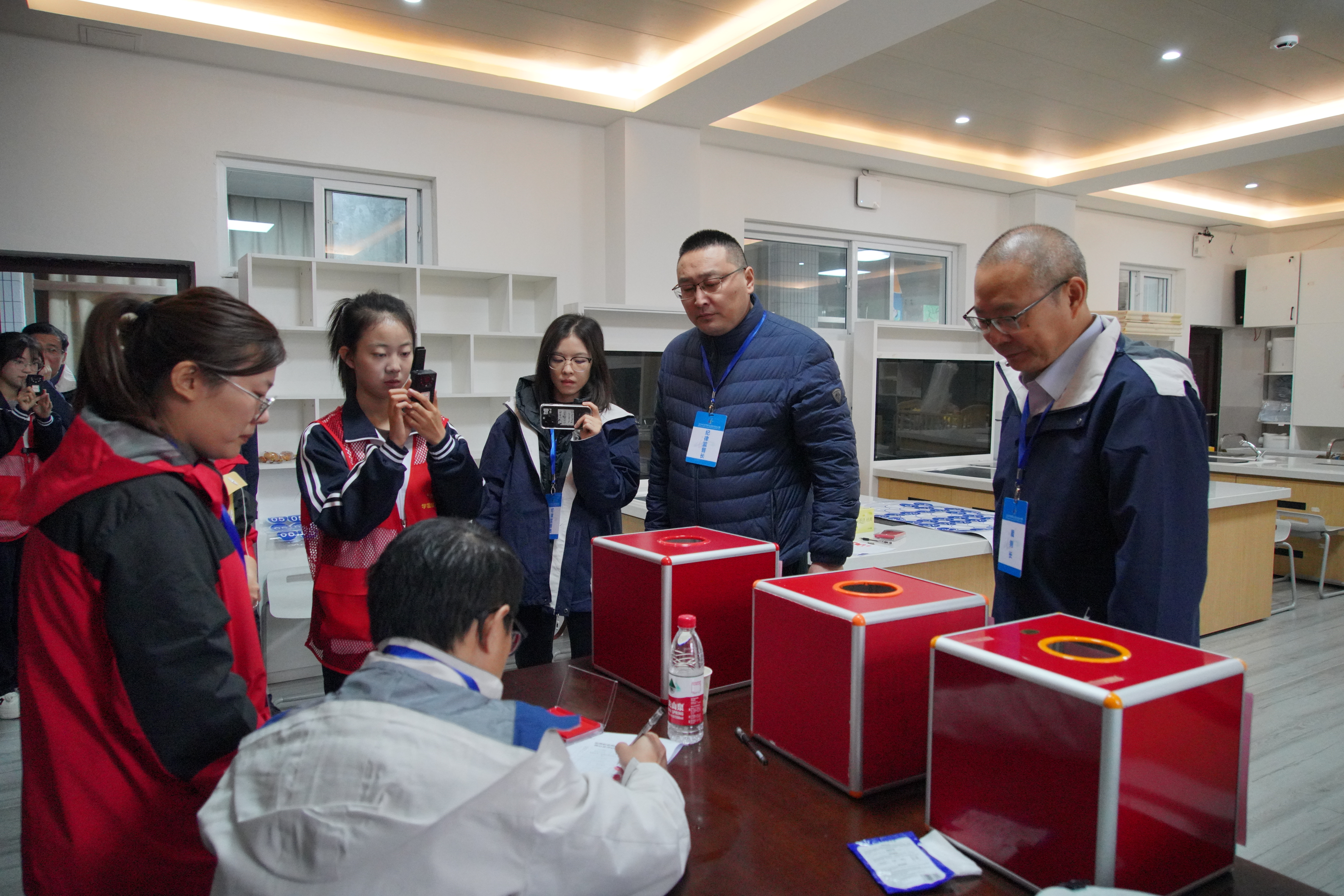 2024年世界职业院校技能大赛总决赛教育与体育赛道（小学教育活动设计与实施组）争夺赛举行(图2)