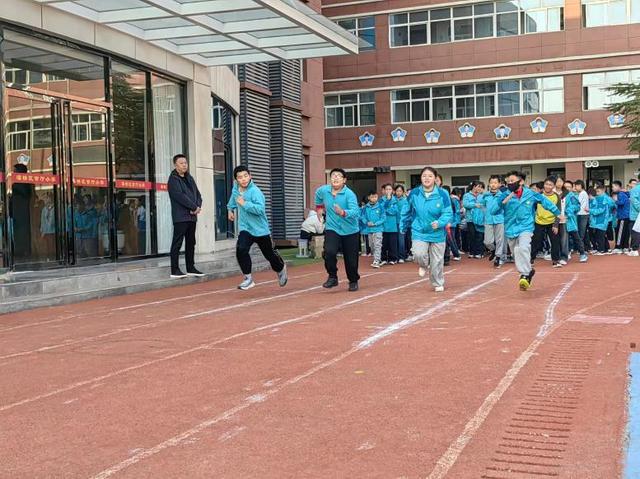 灞桥区官厅小学举行2024年体质健康检测达标运动会(图6)