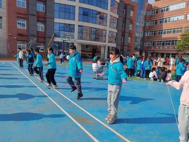 灞桥区官厅小学举行2024年体质健康检测达标运动会(图8)