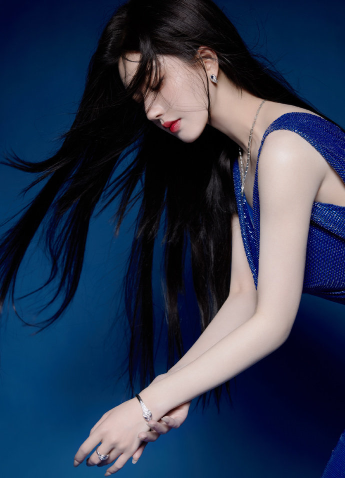 体育课被班长带到没人的地方