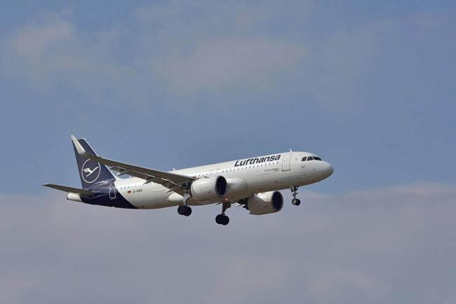 德一客机“无人驾驶”飞10分钟副驾突发疾病晕倒