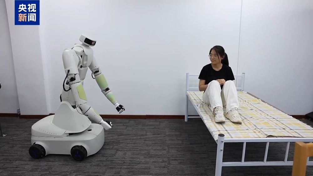 能倒水会聊天！保姆机器人亮相满足家庭照护需求(图7)