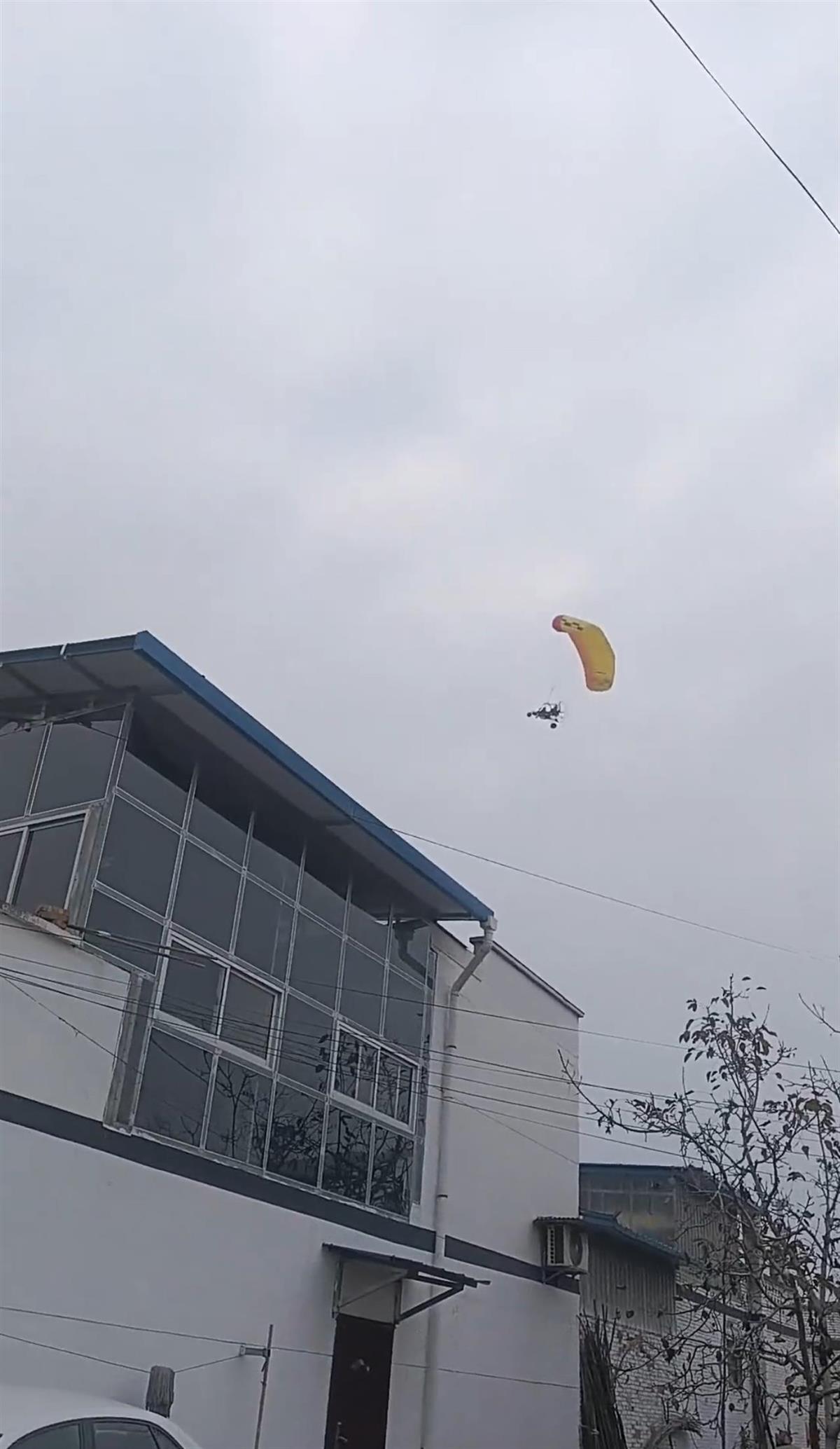 陕西一小伙结婚当天驾自制“飞机”飞天？空管局回应