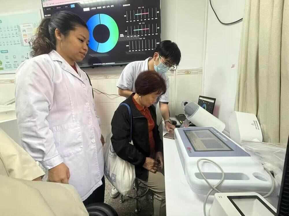 医校联动人工智能健康小屋落户广州海珠中大社区