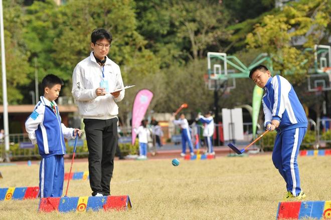 身上有汗眼里有光心中有梦福田区高尔夫球校园联赛成体育课程化展示平台(图7)