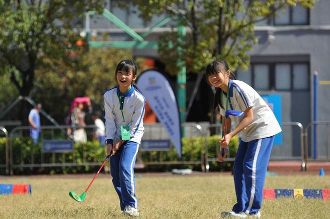 身上有汗眼里有光心中有梦福田区高尔夫球校园联赛成体育课程化展示平台(图13)