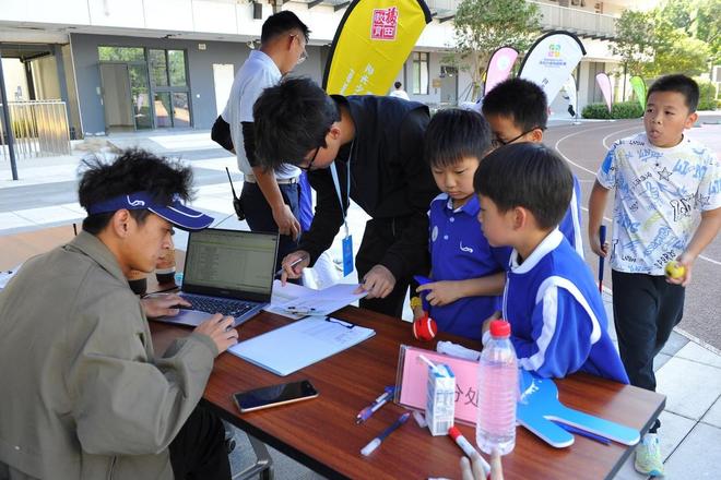 身上有汗眼里有光心中有梦福田区高尔夫球校园联赛成体育课程化展示平台(图10)