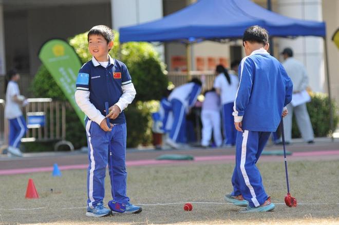 身上有汗眼里有光心中有梦福田区高尔夫球校园联赛成体育课程化展示平台(图15)