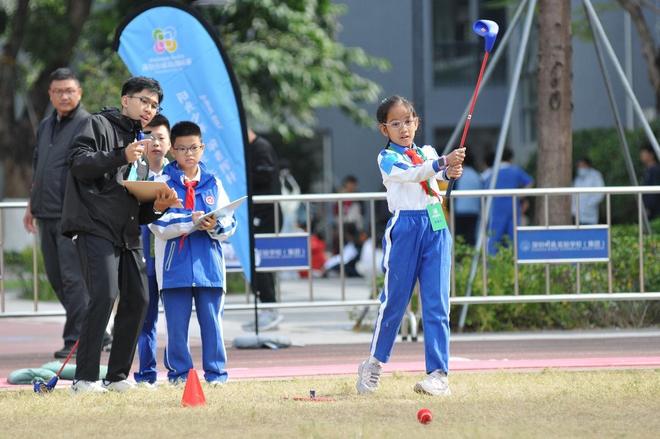 身上有汗眼里有光心中有梦福田区高尔夫球校园联赛成体育课程化展示平台(图16)