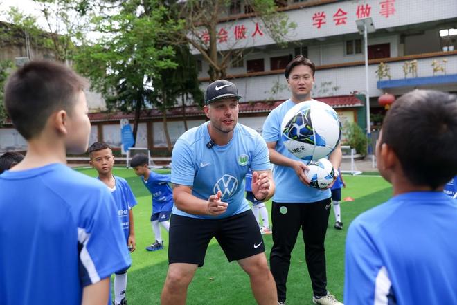 大众汽车助力乡村青少年逐梦绿茵