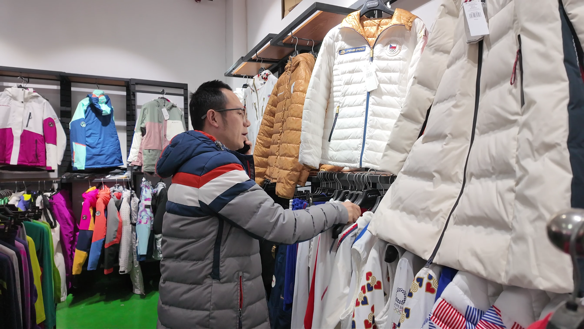 冰雪春天丨抢抓冰雪新机遇浙产滑雪装备走俏