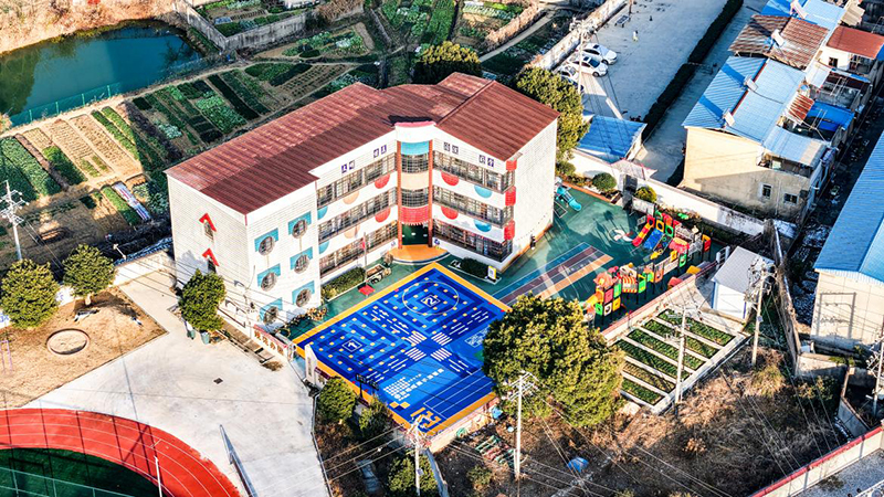 一杯杯甜啦啦“点亮”的操场