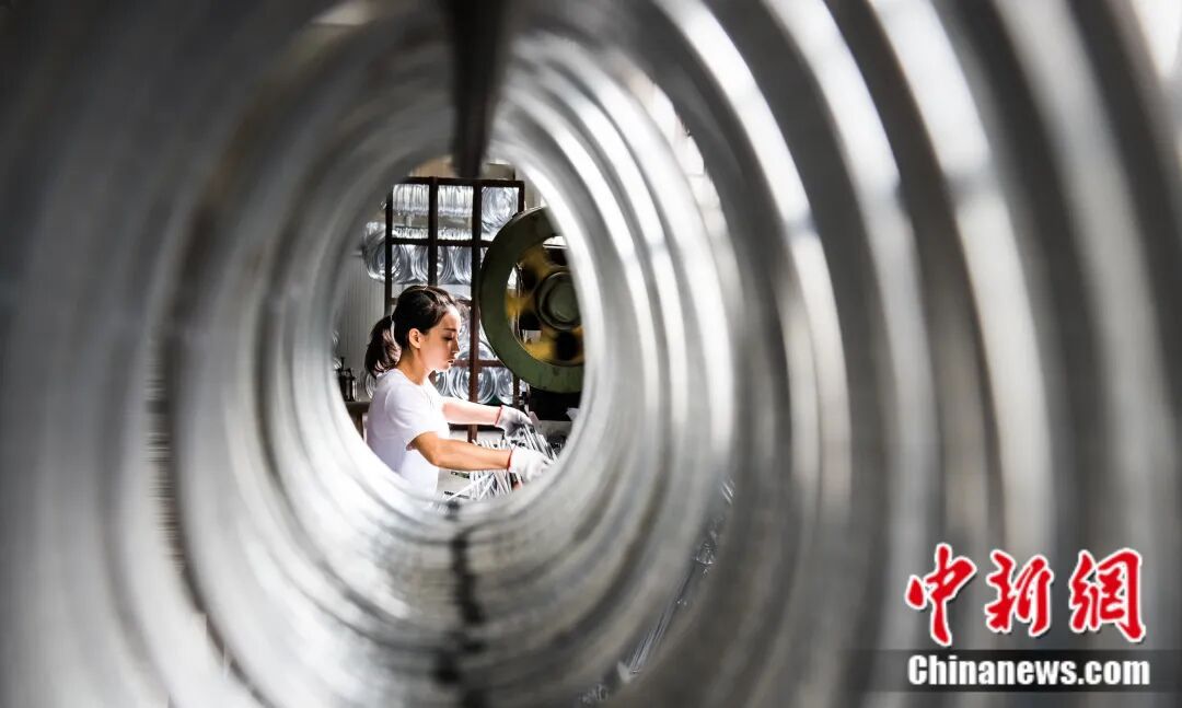 富春江边的一个乡用50年把球拍做“透”了(图6)