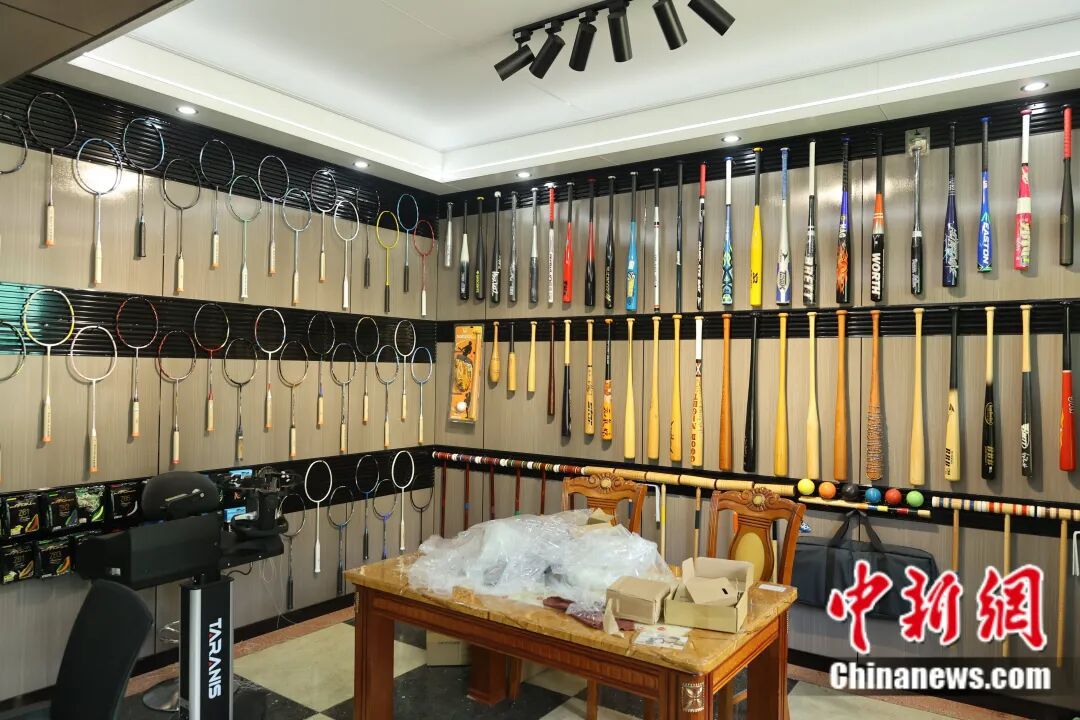 富春江边的一个乡用50年把球拍做“透”了(图16)