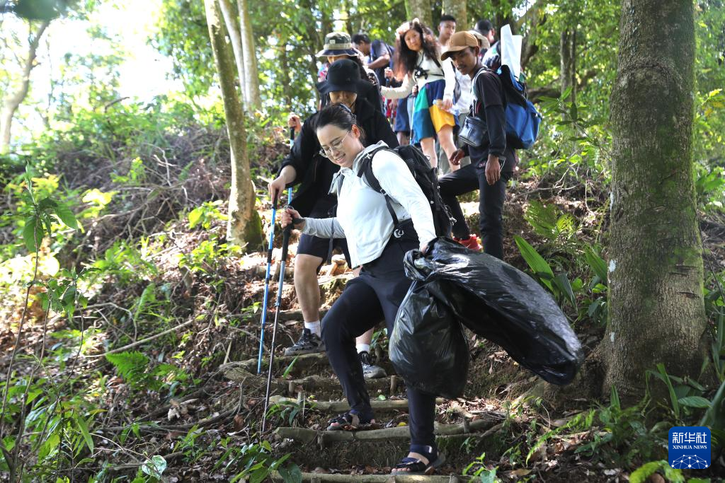 在印尼做“微公益”(图1)